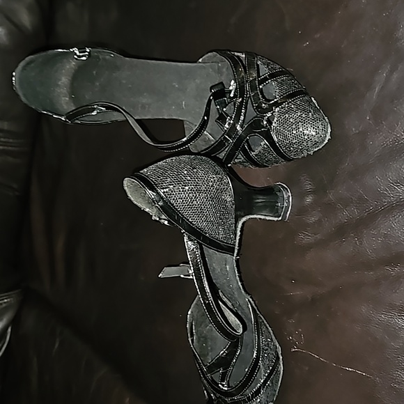 Shoes - Picture 2 of 7